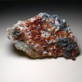 Grossularia (variedad hessonita), Diópsido, Clinocloro
57 x 37 mm
(Autor: Sante Celiberti)