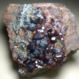 Grossularia (variedad hessonita), Clinocloro
70 x 60 mm
(Autor: Sante Celiberti)