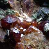 Grossularia (variedad hessonita), Clinocloro
73 x 62 mm
(Autor: Sante Celiberti)