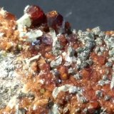 Grosularia (variedad hessonita), Diopsido, Clinochloro
106 x 65 mm
(Autor: Sante Celiberti)
