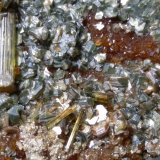 Grossularia (variedad hessonita), Vesuvianita (Vesubiana), Clinocloro
114 x 52 mm
(Autor: Sante Celiberti)