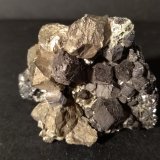 Magnetita, Pirita
62 x 43 mm
(Autor: Sante Celiberti)