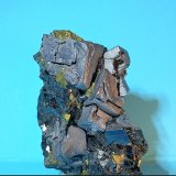 Galena, esfalerita y pirita
Mina Septemvri (Mina Septiembre), zona minera Madan, Municipio Madan, Montes Rhodope, Óblast Smolyan, Bulgaria
6 x 4 x 3 cm.
(Autor: Felipe Abolafia)
