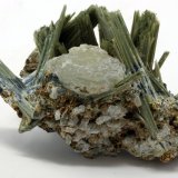 Prehnita, Actinolita, Ferro-actinolita
6,0 x 3,4 cm.
(Autor: carles)
