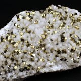 Pirita, Calcita y Cuarzo
8.7 x 5.5 x 2.9 centimetros
(Autor: Ricardo Melendez)