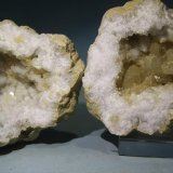 Calcita y Cuarzo (variedad calcedonia)
9,5x9 cm
(Autor: minero1968)