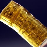 Clinozoisita
3.2 x 1.6 x 0.6 centimetros
(Autor: Ricardo Melendez)