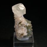Calcita, Barita y Fluorita
5 x 3 cm. (Cristal de calcita: 2 cm).
(Autor: Darío Menéndez)