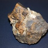 Hematites pseudomorfo de pirita sobre cuarzo
11,5x9,5 cm; cristal mayor: 4x4,5 cm
(Autor: Inma)