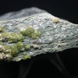 Andradita (variedad demantoide) (grupo Granate)
80mm - 68mm - 29mm / cristales de 3mm
(Autor: Pedro Naranjo)