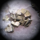 Pirita.
Grupo de cristales de 5 mm. aprox.
(Autor: Carles Rubio)