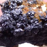 Krutaita
2,2 x 1,1 x 1 cm.  6,6 g.
(Autor: J. G. Alcolea)