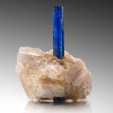 Cianita
7.5 x 7.5 x 9 cm / cristal principal: 8.8 cm
(Autor: Museo MIM)
