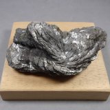 Löllingita
8 x 4,5 x 4 cm.
(Autor: J. G. Alcolea)