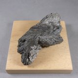 Löllingita
8 x 4,5 x 4 cm.
(Autor: J. G. Alcolea)