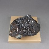 Magnetita
8,1 × 5,3 × 3,7 cm.
(Autor: J. G. Alcolea)