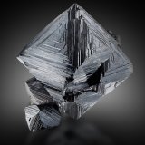Magnetita
5 x 5.5 x 3.5 cm / cristal principal: 4.4 cm
(Autor: Museo MIM)