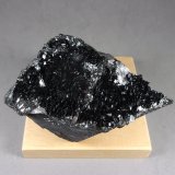 Manganita
9,5 x 6,2 x 4 cm. Cristal mas grande 7 milímetros.
(Autor: J. G. Alcolea)