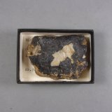 Miargirita [Miargyrite]
6,2 × 4,8 × 1,9 cm.  119,53 g.
(Autor: J. G. Alcolea)