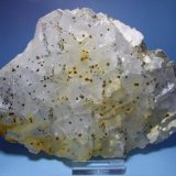 Fluorita, calcopirita
20 x 14 cm.
(Autor: minero1968)