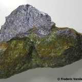 Molibdenita,
9  x 6  cm. Agrupación laminar de 4,5 x 2 cm.
(Autor: Frederic Varela)
