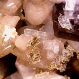 Apatito (Grupo Apatito), Albita (variedad oligoclasa) y Moscovita
Cristal con 4 x 0,8 x 0,8 mm
(Autor: Anisio Claudio)