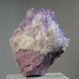 Cuarzo (variedad amatista) y Cuarzo (variedad silex)
Medida: 4,6 x 3,6 x 2,3 cms
(Autor: Joan Martinez Bruguera)