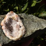Natrolita
5,5 cm (diámetro mayor de la geoda)
(Autor: nerofis2)