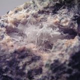 Natrolita.
Geoda de 4 cm.
(Autor: Adrian Pesudo)