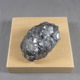 Nickelskutterudita
4,2 x 3,1 x 2,7 cm.,  100,3 g.
(Autor: J. G. Alcolea)