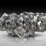 Nickelskutterudita
8.5 x 11.5 x 3.5 cm / cristal principal: 1.8 cm
(Autor: Museo MIM)