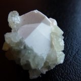 Ortoclasa y Prehnita
3 x 3 cm
(Autor: javier ruiz martin)