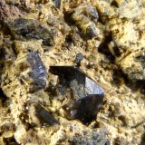 Cuarzo (variedad morión) y Dolomita (variedad teruelita)
6 x 6 x 5 cm.
(Autor: Felipe Abolafia)