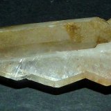 Cuarzo
Cristal laminar: 4,5 x 2 x 1 cm. Cristal escalonado: 6 x 1,5 x 1 cm.
(Autor: Felipe Abolafia)