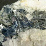 Hematites (variedad especularita), Serpentina Subgrupo y Cuarzo
8 x 5 x 3 cm.
(Autor: Felipe Abolafia)