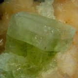 Fluorapofilita-(K) y Estilbita-Ca
6 x 6 x 5 cm.
(Autor: Felipe Abolafia)