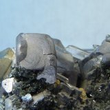 Esfalerita (variedad marmatita), Galena, Cuarzo y Pirita
4,5 x 3 x 2,5 cm.
(Autor: Felipe Abolafia)