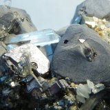 Esfalerita (variedad marmatita), Galena, Cuarzo y Pirita
4,5 x 3 x 2,5 cm.
(Autor: Felipe Abolafia)