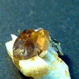 Titanita sobre Albita
10 x 5 mm.
(Autor: Felipe Abolafia)
