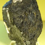 'Hornblenda' (variedad barkevikita)
5 x 3,5 x 3 cm.
(Autor: Felipe Abolafia)