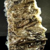 Moscovita (Grupo Mica), Cuarzo y Fluorapatito
9 x 4 x 6 cm.
(Autor: Felipe Abolafia)