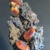 Vanadinita sobre Goethita
9 x 3 x 3 cm.
(Autor: Felipe Abolafia)