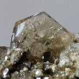 Fluorapatito, Moscovita
5 x 4 cm. El Apatito 1 cm.
(Autor: javier ruiz martin)