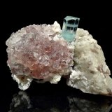 Fluorita + Berilo (variedad aguamarina) + Microclina
8 x 7 x 6,5 cm
(Autor: Josele)