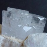 Berilo, Moscovita
6 x 3 cm. la pieza; 2 x 1,2 cm el Berilo
(Autor: javier ruiz martin)
