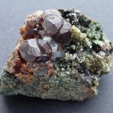 Granate, Anfíbol (variedad uralita), Magnetita, Calcita, Pirita
4 x 3 cm.
(Autor: javier ruiz martin)