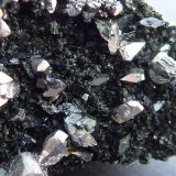 Löllingita, Ferro-actinolita, Diópsido, Magnetita
6 x 3 cm. la zona de cristales
(Autor: javier ruiz martin)