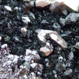 Löllingita, Ferro-actinolita, Diópsido, Magnetita
6 x 3 cm. la zona de cristales
(Autor: javier ruiz martin)