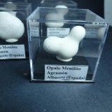 Ópalo (variedad menilito)
3 x 2,5 cm.
(Autor: javier ruiz martin)