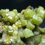 Piromorfita, Goethita, Cuarzo
zona de cristales 5 x 4 cm.
(Autor: javier ruiz martin)